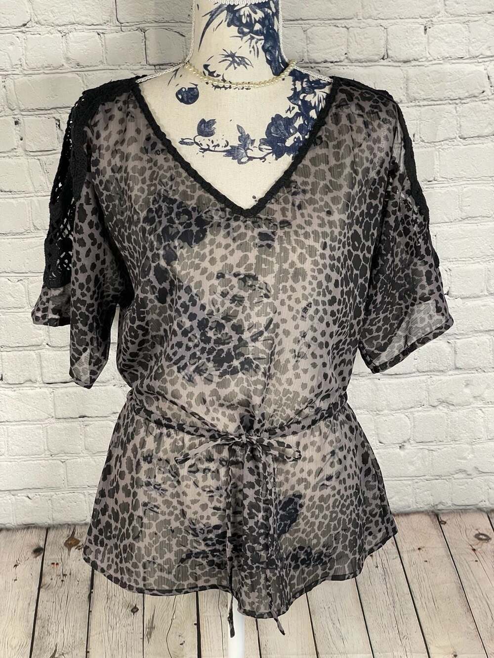 Guess Grey Leopard Print Mobwife Sheer Crochet Shoulder Drawstring Blouse Size M
